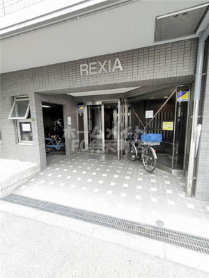 【エントランス】 | レクシア西九条 | 清潔なエントランスです