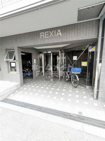 【エントランス】 | レクシア西九条 | 清潔なエントランスです