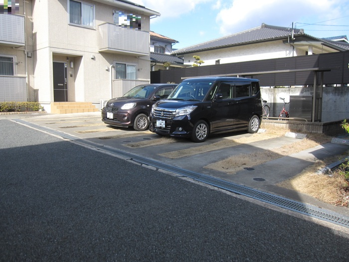 ウィット西深津　A棟の駐車場