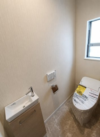 月見町のトイレ|TOTO節水トイレ採用！お手入れしやすく清潔な空間をキープ♪