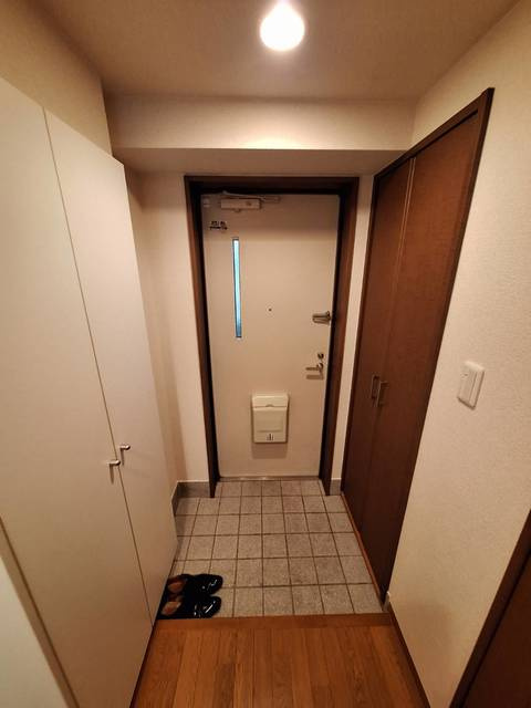 プレミール弘明寺の玄関