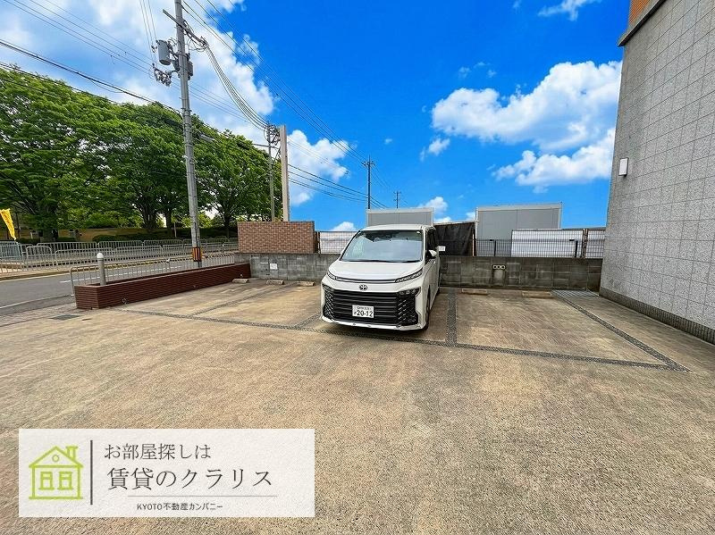 ノーブルハウスの駐車場