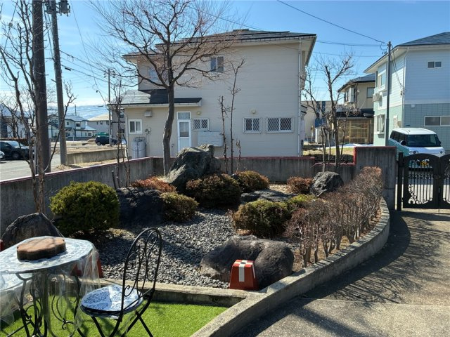 米沢市成島町３丁目　二階建て中古住宅の庭