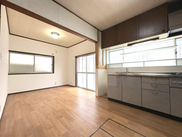 魚住町西岡貸家の居間・リビング