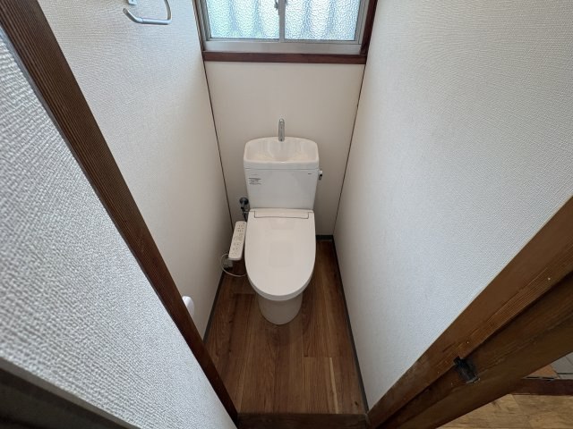 魚住町西岡貸家のトイレ
