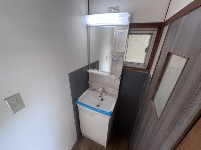 魚住町西岡貸家の洗面所
