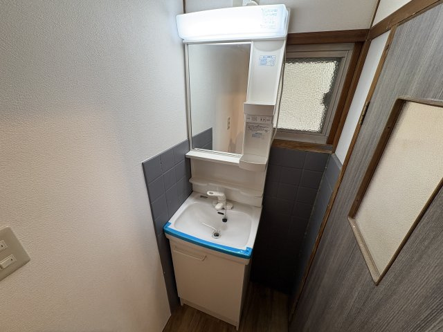 魚住町西岡貸家の洗面所