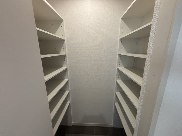 西区庚午中1丁目の収納