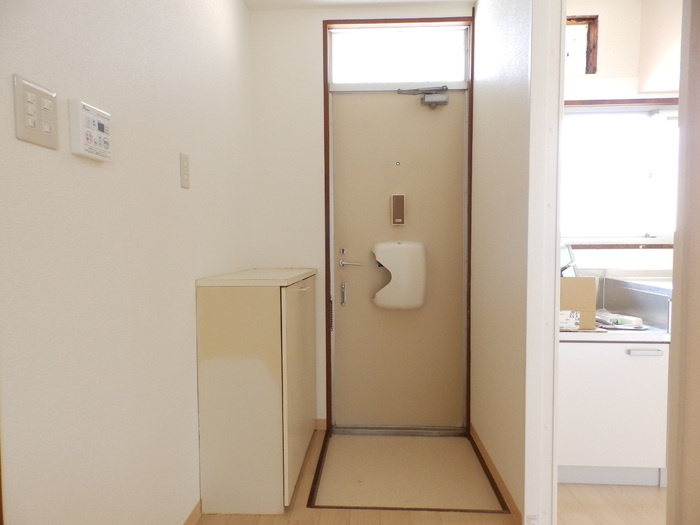 山田アパートの玄関