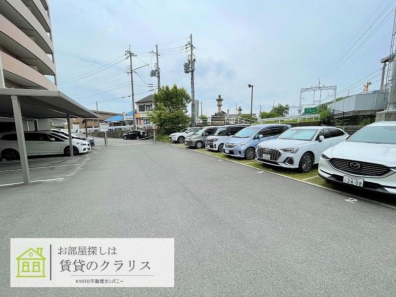 京都六三館の駐車場