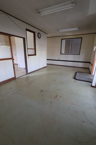 ペンリバー1階店舗の居間・リビング