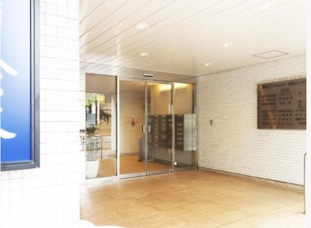 ★仲介手数料半額★麹町ロイヤルマンションのエントランス