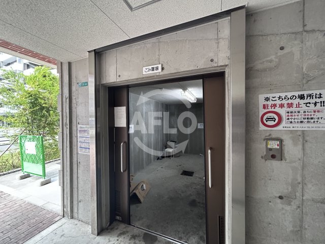 Luxe新大阪1のエントランス