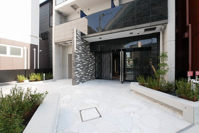 S-RESIDENCE福島玉川Tresのエントランス