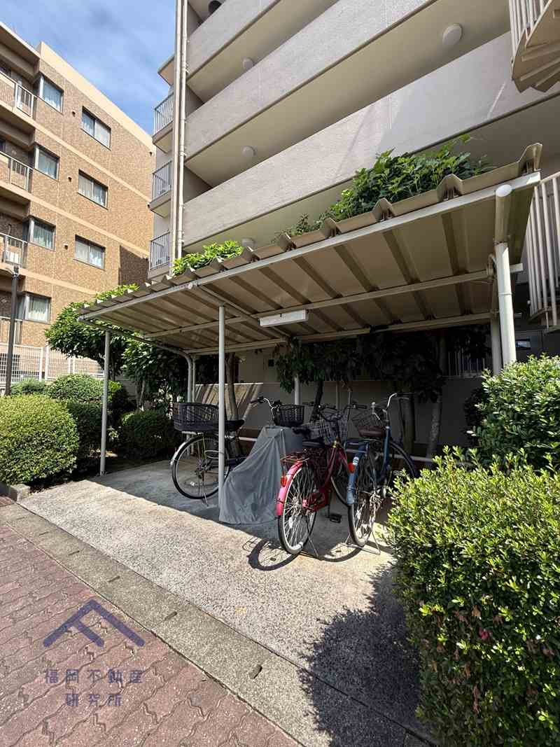 エクレール名島の駐輪場