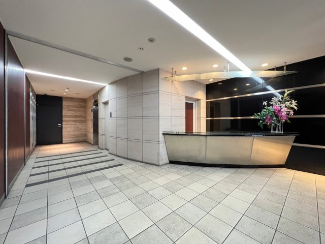 プライムアーバン堺筋本町のロビー