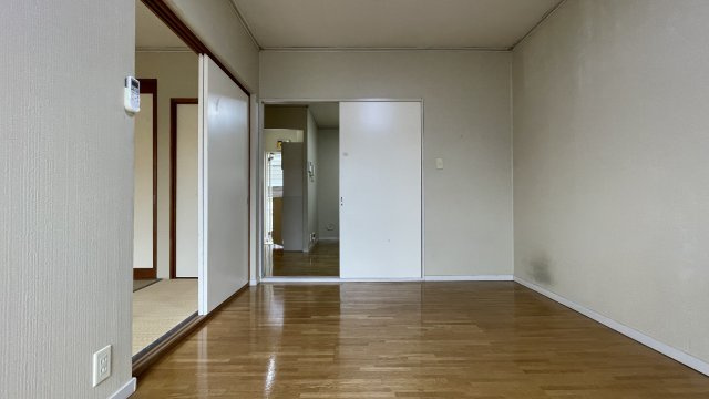 エステートピア幸A棟の居間・リビング|居室