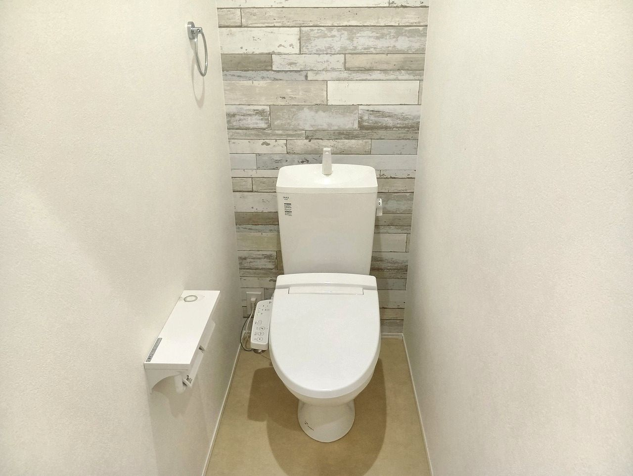 貸家（神田）S邸のトイレ|ゆったりとした空間のトイレです