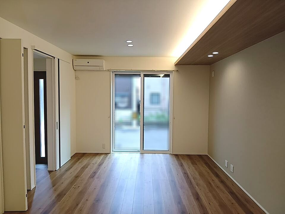 貸家（神田）S邸の居間・リビング|こちらのリビングで趣味の時間をお楽しみください