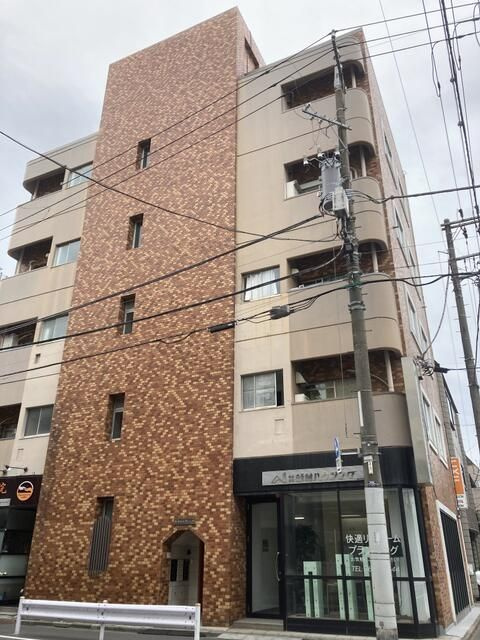 新村ビルの外観