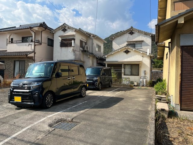 笠岡市富岡売家の前面道路含む現地写真