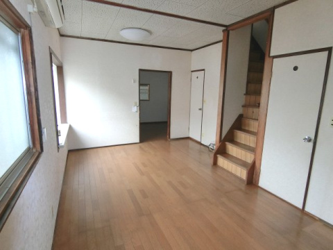 【居間・リビング】 | 南区柳瀬店舗付住居
