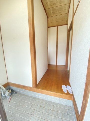 下小鯖貸家の玄関