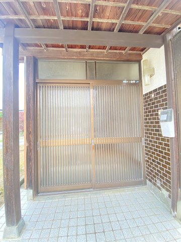 下小鯖貸家の玄関