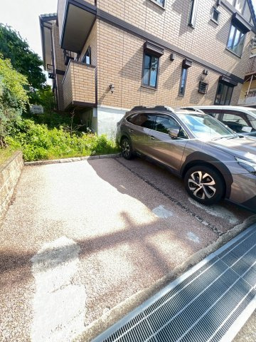 ドエル寿楽荘の駐車場