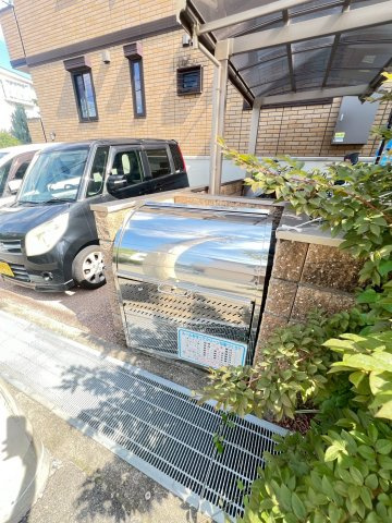 ドエル寿楽荘の駐車場