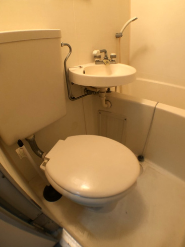 浴室内にトイレがあります！