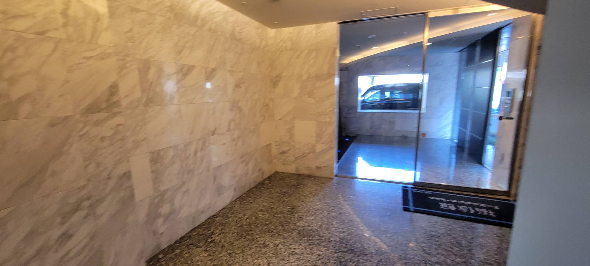 【ロビー】