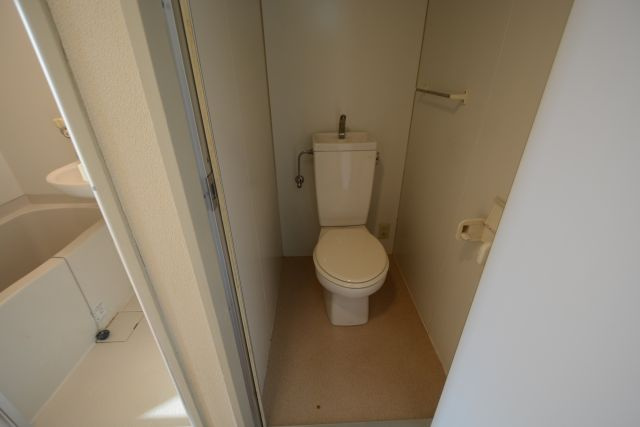 シンプルで使いやすいトイレです♪