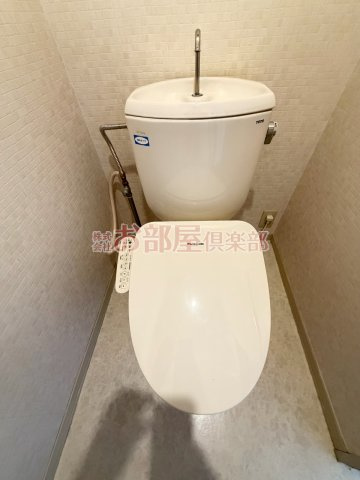 グリーンライフ長門石A棟のトイレ|落ち着いた色調のトイレです