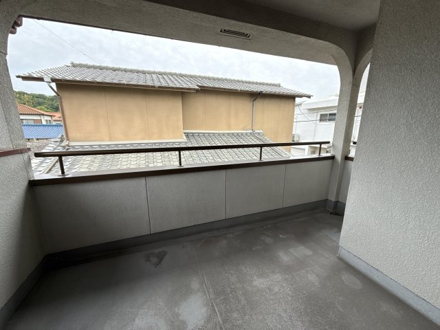 勝原区丁店舗付き戸建てのバルコニー