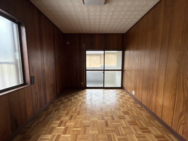 勝原区丁店舗付き戸建ての子供部屋