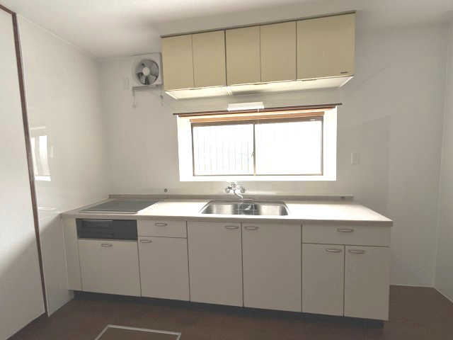 勝原区丁店舗付き戸建てのキッチン