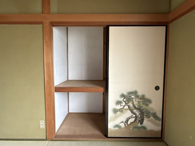 勝原区丁店舗付き戸建ての収納