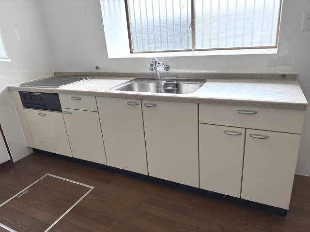 勝原区丁店舗付き戸建てのキッチン