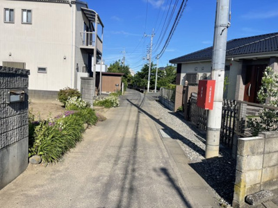 【前面道路含む現地写真】 | 【2棟付】茨城県龍ヶ崎市 中古住宅