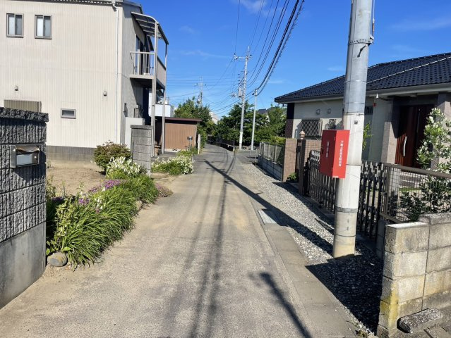 【前面道路含む現地写真】 | 【2棟付】茨城県龍ヶ崎市 中古住宅