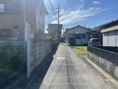【前面道路含む現地写真】 | 【2棟付】茨城県龍ヶ崎市 中古住宅