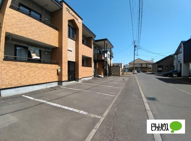 リレイション2の駐車場