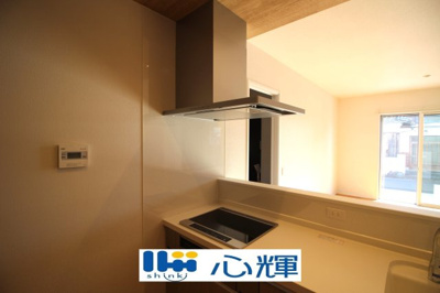 【キッチン】 | サンコート宇部市厚南中央５丁目（１号地） | 最新タイプのレンジフードは吸引性能も良好！お手入れも簡単です。