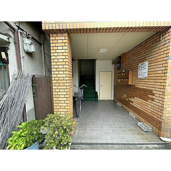 大阪市住之江区北加賀屋１丁目の店舗一部のエントランス
