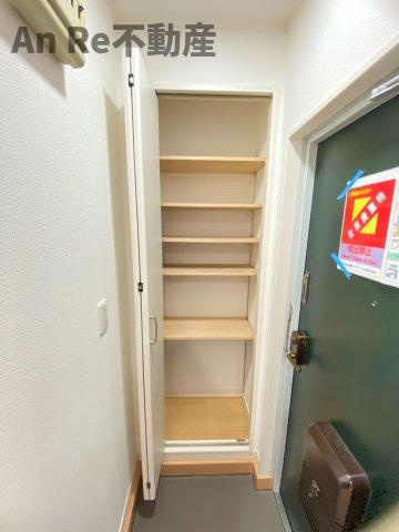 川口市戸塚東３丁目の賃貸マンションの収納