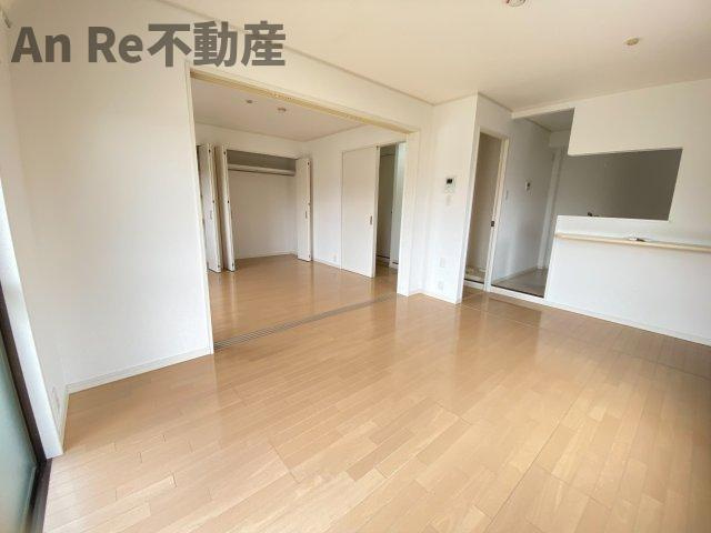 川口市戸塚東３丁目の賃貸マンションの居間・リビング