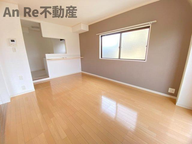 川口市戸塚東３丁目の賃貸マンションの居間・リビング