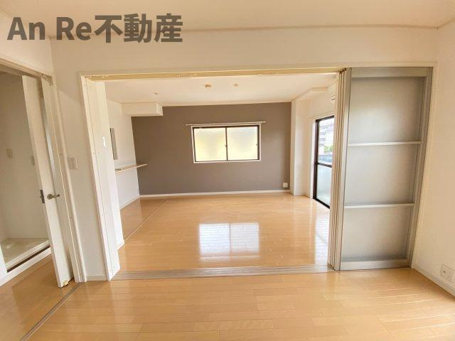 川口市戸塚東３丁目の賃貸マンションの居間・リビング
