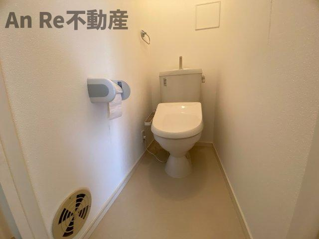 川口市戸塚東３丁目の賃貸マンションのトイレ